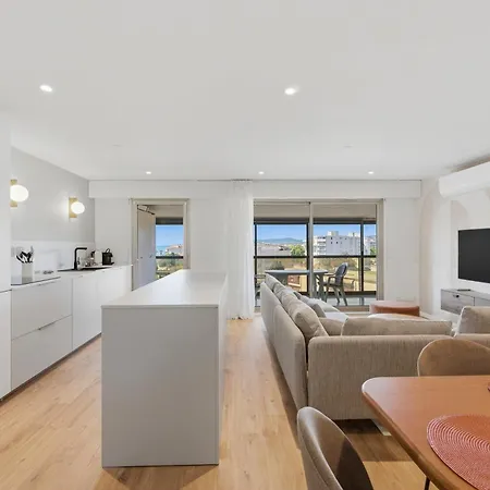 125 M Near Pool & Parking *