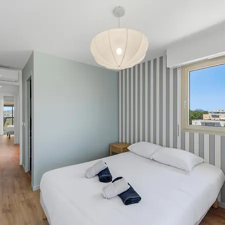 125 M Near Pool & Parking
