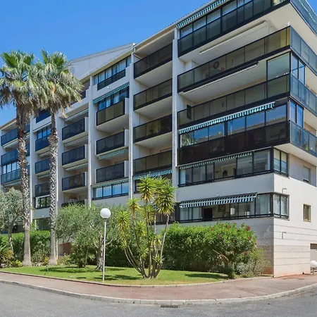 125 M Near Pool & Parking * Saint-Raphaël
